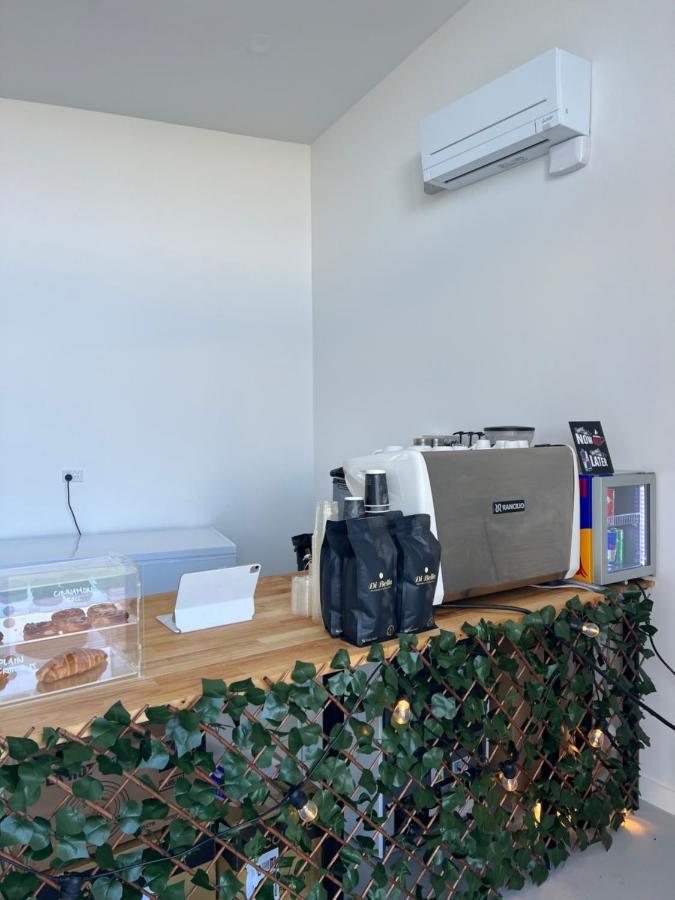 Manha Hotel Auckland Airport Eksteriør billede